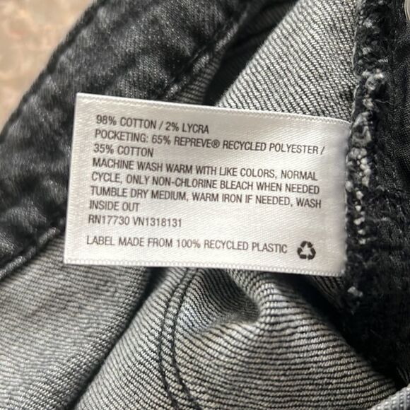 Universal Thread Black faded Jean Skirt Size 18/34R 90% cotton 2%lycra - Picture 7 of 7